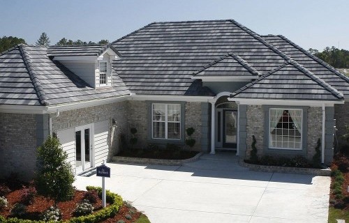 Whether you want slate roofing or asphalt roof shingles in Santa Clarita, CA, contact us
